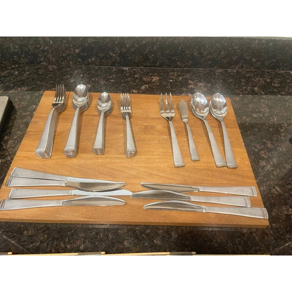16 pc Oneida Stainless - Smooth Teardrop Flatware Set